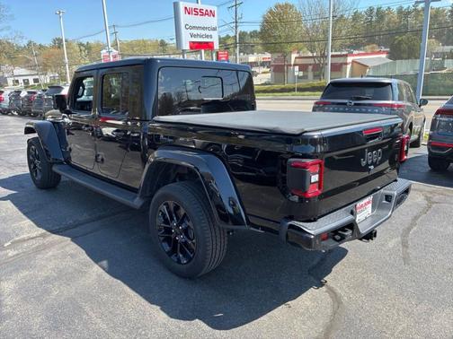 Black Clearcoat 2023 Jeep Gladiator Overland