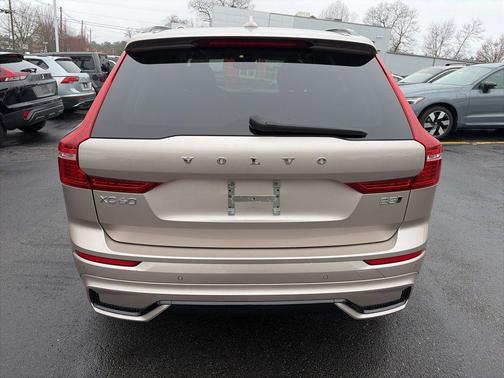 Bright 2025 Volvo XC60 B5 Plus