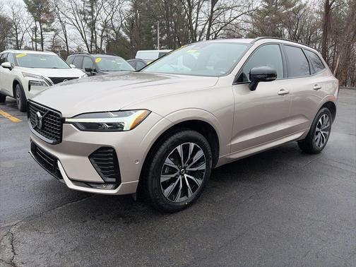 Bright 2025 Volvo XC60 B5 Plus