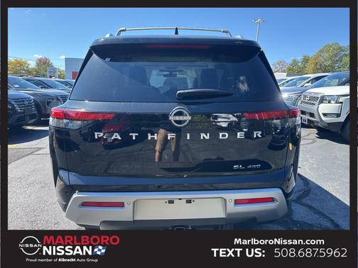 2025 Nissan Pathfinder SL