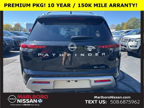 2025 Nissan Pathfinder SL
