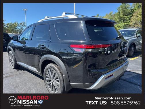 2025 Nissan Pathfinder SL