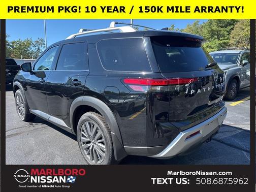 2025 Nissan Pathfinder SL