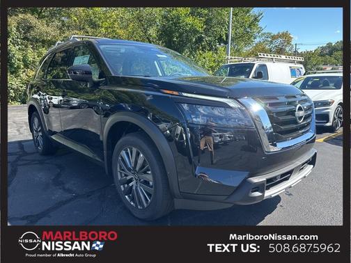 2025 Nissan Pathfinder SL