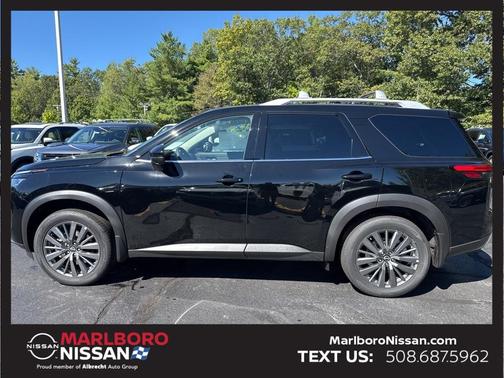 2025 Nissan Pathfinder SL