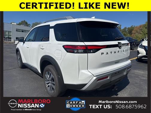2025 Nissan Pathfinder SL