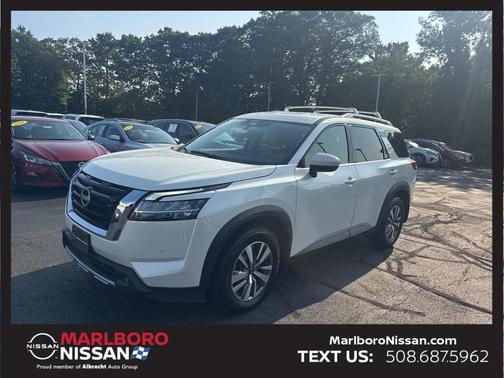 2022 Nissan Pathfinder SL
