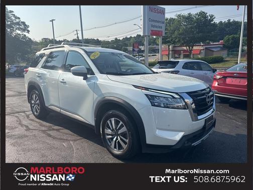 2022 Nissan Pathfinder SL