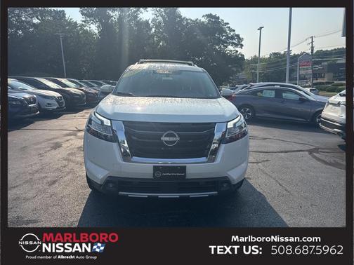 2022 Nissan Pathfinder SL