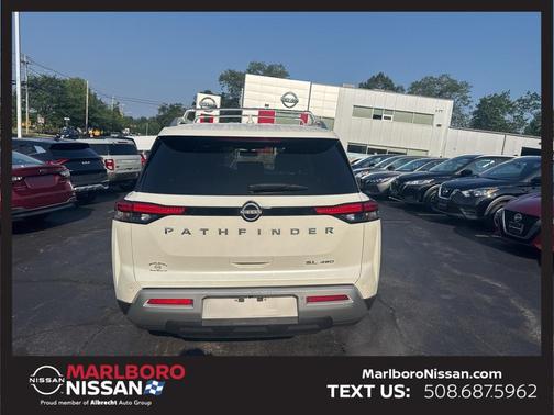 2022 Nissan Pathfinder SL
