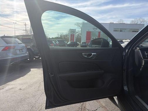 2025 Volvo V60 Cross Country B5 Plus