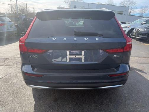 2025 Volvo V60 Cross Country B5 Plus