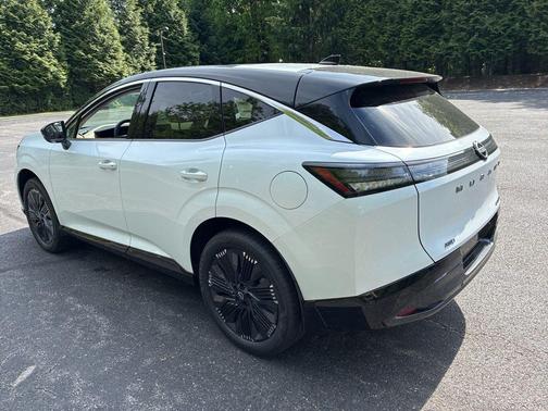 White / Black 2026 Nissan Murano Platinum