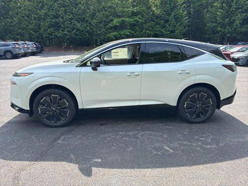 White / Black 2026 Nissan Murano Platinum