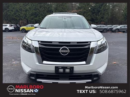 2025 Nissan Pathfinder SL