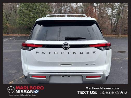 2025 Nissan Pathfinder SL