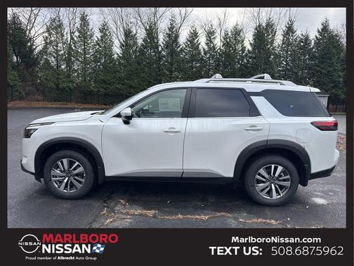 2025 Nissan Pathfinder SL