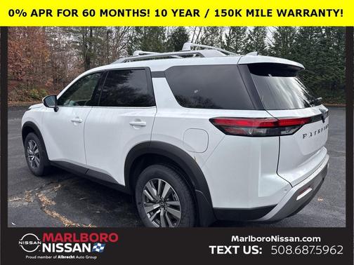 2025 Nissan Pathfinder SL