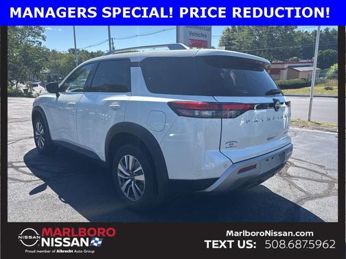 2023 Nissan Pathfinder SL