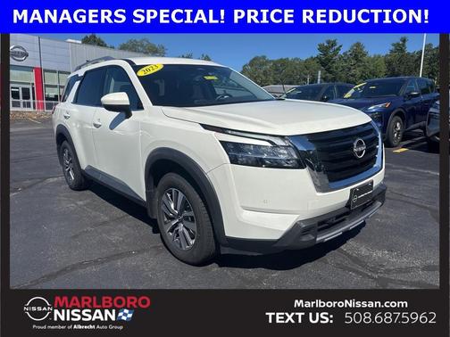 2023 Nissan Pathfinder SL