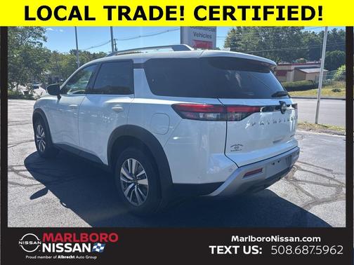 2023 Nissan Pathfinder SL