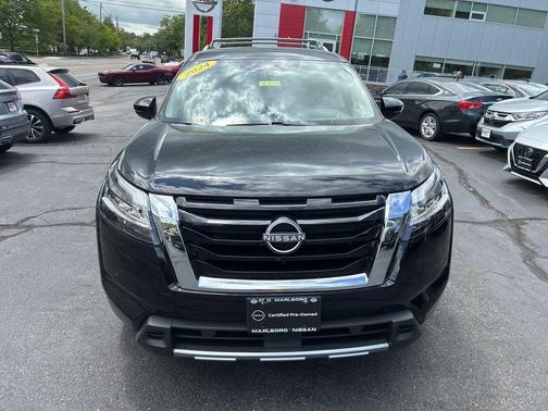 Black 2024 Nissan Pathfinder Platinum