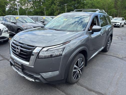 Gun Metallic 2023 Nissan Pathfinder Platinum