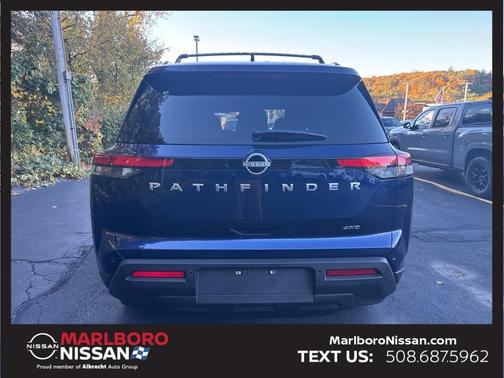 2025 Nissan Pathfinder SV