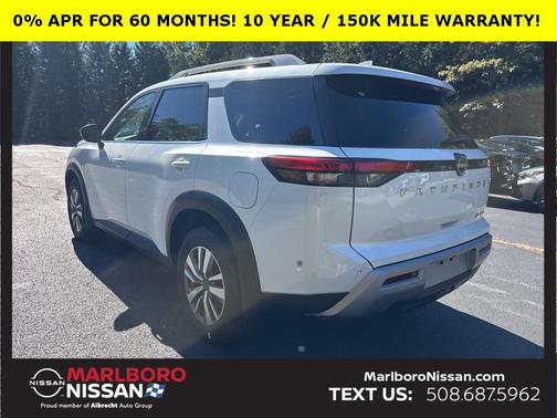 2025 Nissan Pathfinder SL