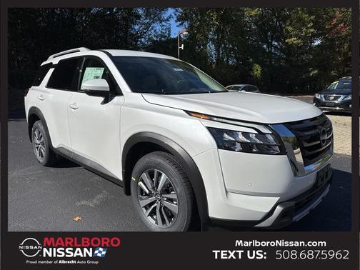 2025 Nissan Pathfinder SL