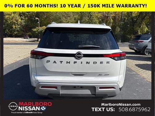 2025 Nissan Pathfinder SL