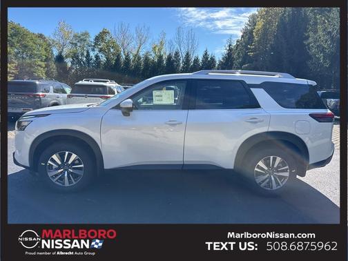 2025 Nissan Pathfinder SL
