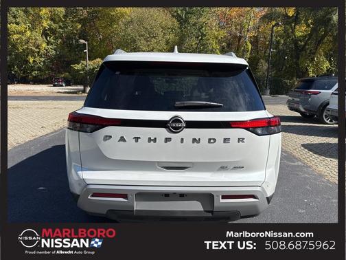 2025 Nissan Pathfinder SL