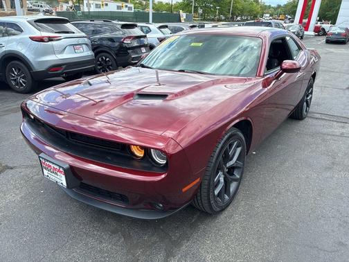 Octane Red Pearlcoat 2022 Dodge Challenger SXT