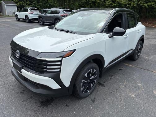 2t Wht Blk Roof 2026 Nissan Kicks SV