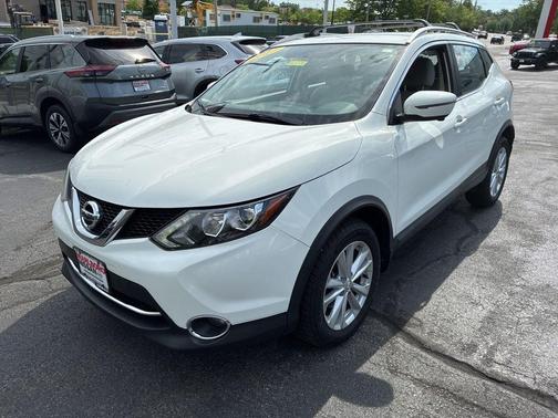 Glacier White 2017 Nissan Rogue Sport SV