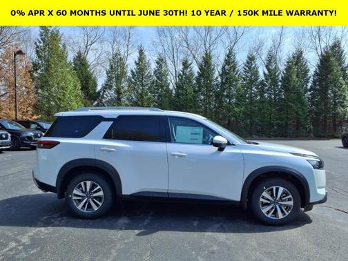 2025 Nissan Pathfinder SL