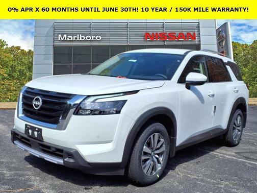 2025 Nissan Pathfinder SL