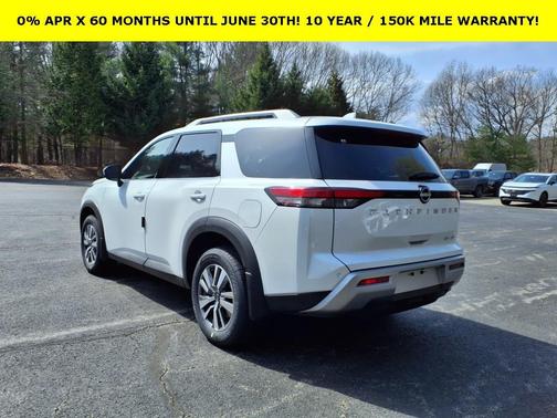 2025 Nissan Pathfinder SL