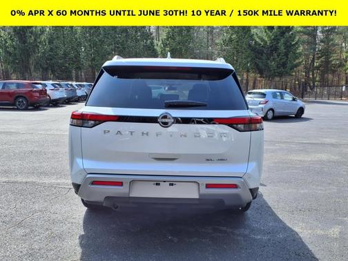 2025 Nissan Pathfinder SL
