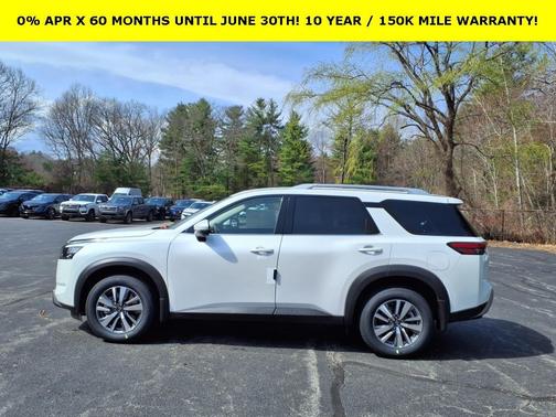 2025 Nissan Pathfinder SL