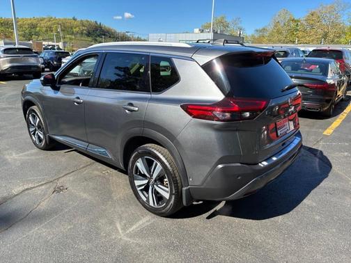 Gun Metallic 2023 Nissan Rogue SL