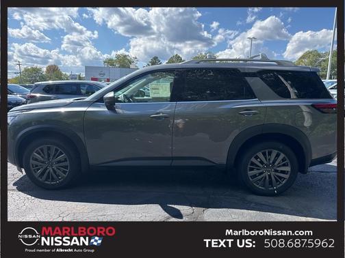 2025 Nissan Pathfinder SL