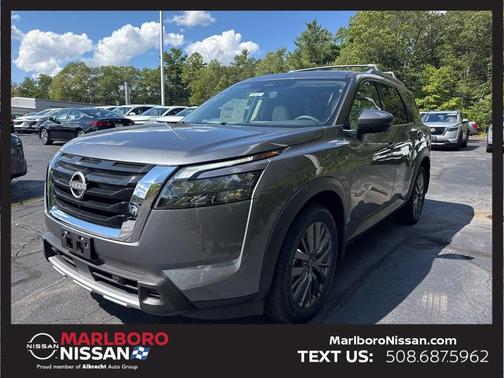 2025 Nissan Pathfinder SL
