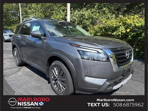 2025 Nissan Pathfinder SL