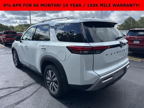 2025 Nissan Pathfinder SL