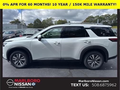 2025 Nissan Pathfinder SL