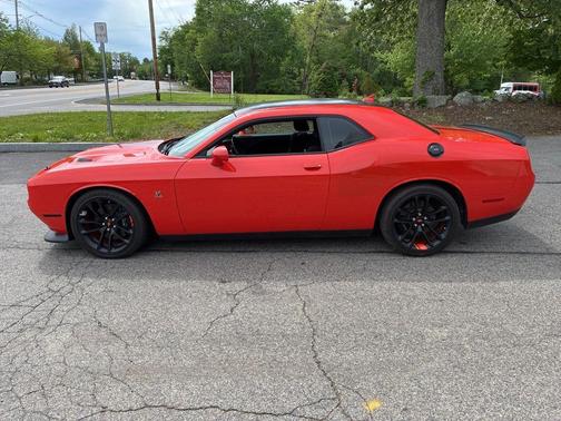 Go Mango! 2021 Dodge Challenger R/T Scat Pack