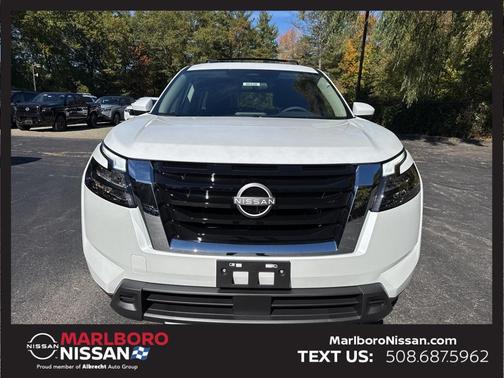 2025 Nissan Pathfinder SV