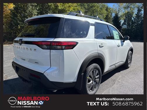 2025 Nissan Pathfinder SV